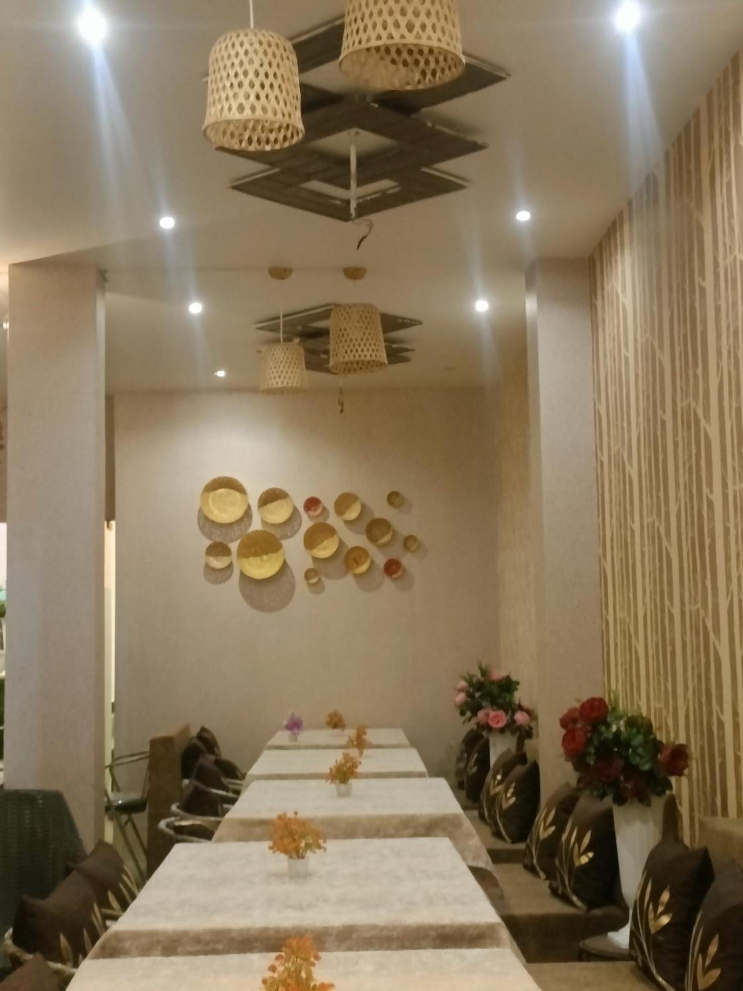 Rk Hotel & Restaurant Dewās Exterior photo